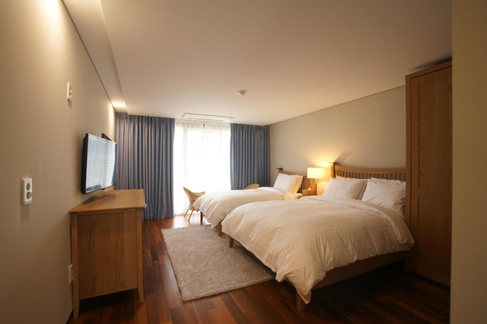 Illeinn Hotel Seogwipo Zewnętrze zdjęcie