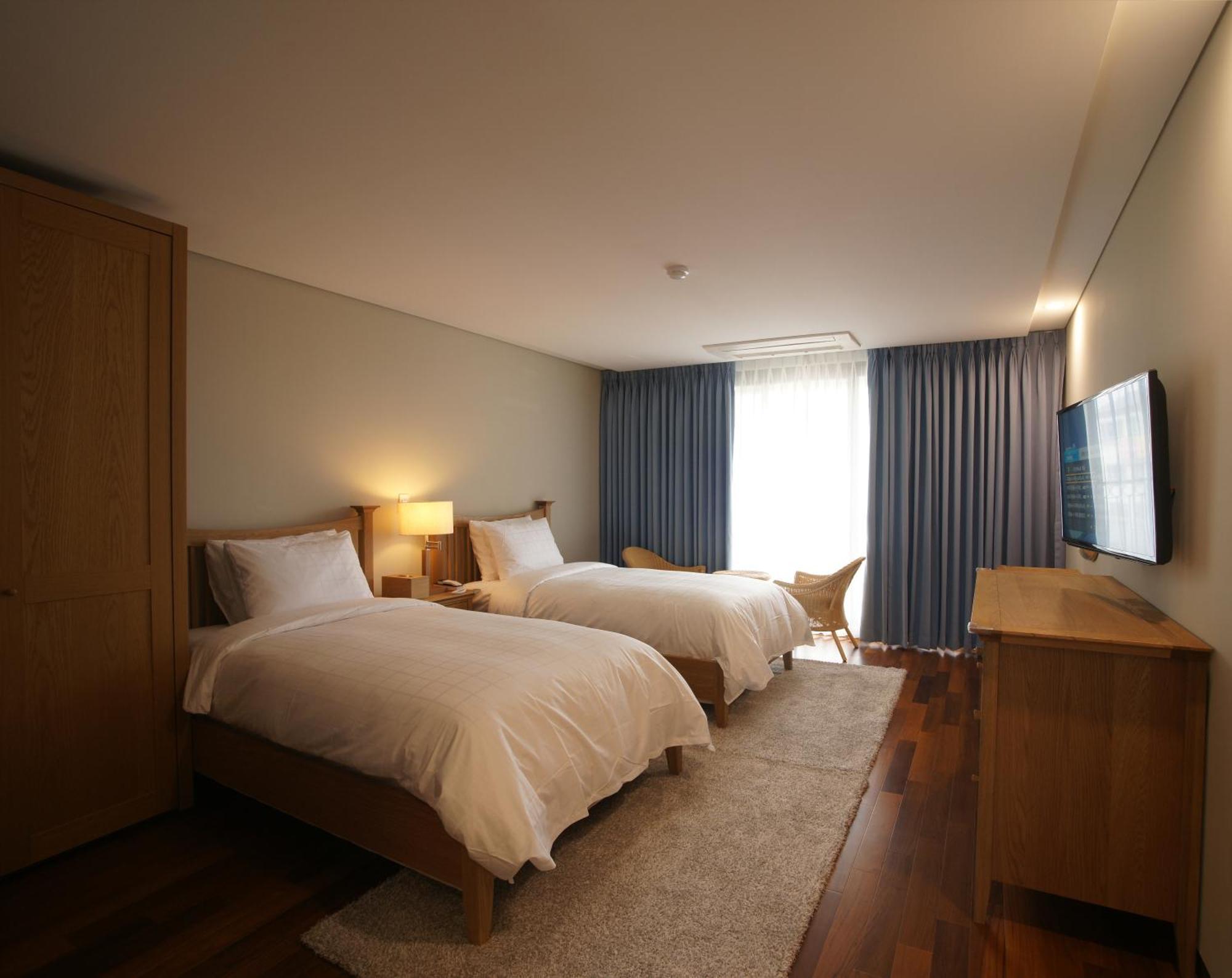 Illeinn Hotel Seogwipo Zewnętrze zdjęcie