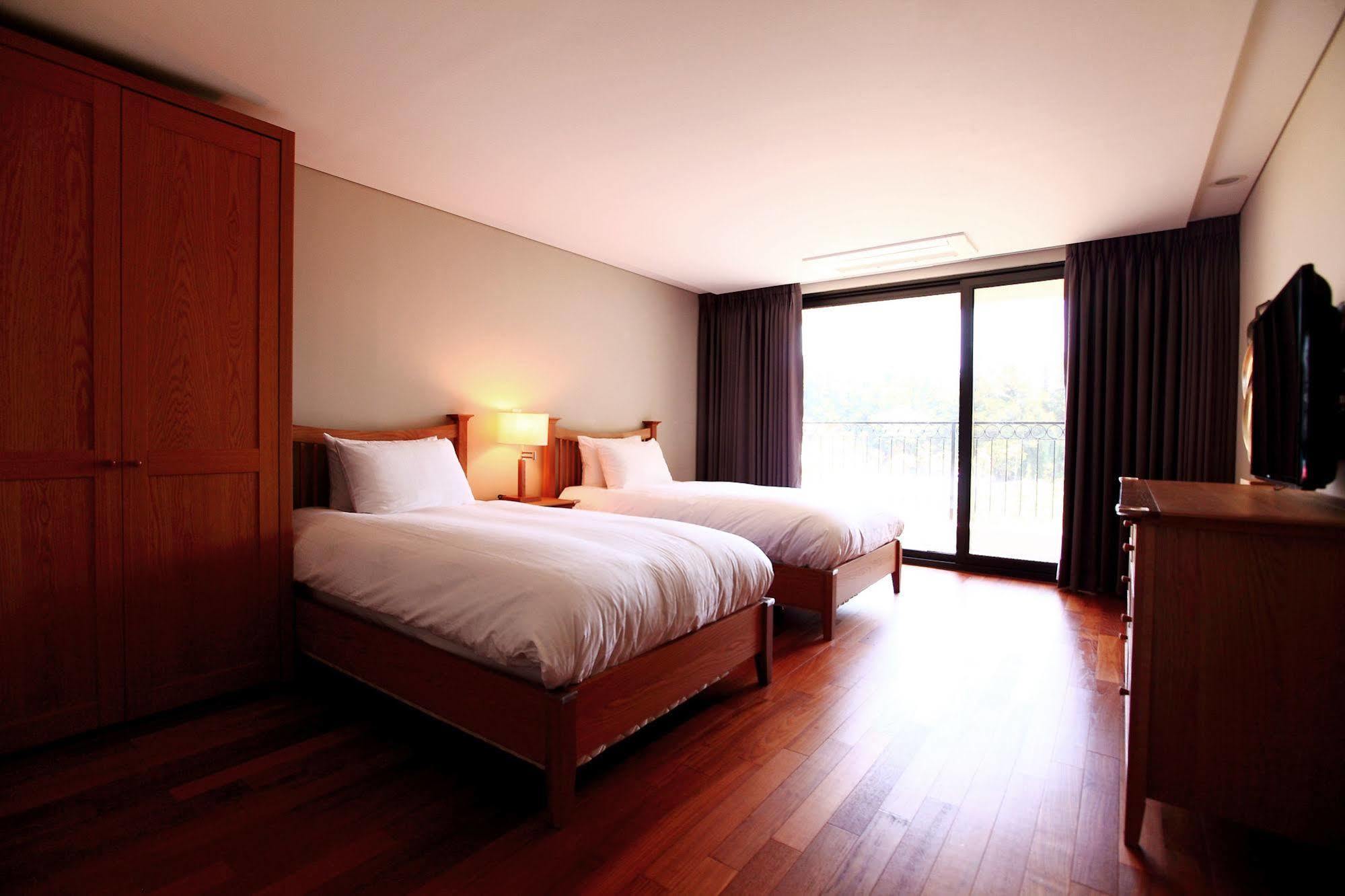 Illeinn Hotel Seogwipo Zewnętrze zdjęcie